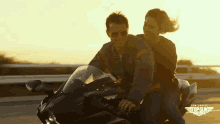 Riding A Motorcycle Pete Mitchell GIF - Riding A Motorcycle Pete Mitchell Maverick GIFs