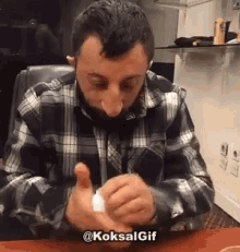 Eating Dirty GIF - Eating Dirty Cleaning GIFs