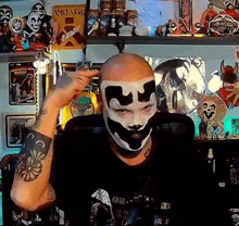 Insane Clown Posse Shaggy 2 Dope GIF - Insane Clown Posse Shaggy 2 Dope Taps Temple GIFs