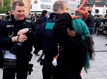 Beamtenbeleidigung GIF - Mittelfinger Polizei Zunge GIFs