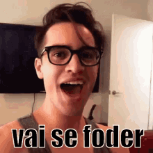Vai Se Foder / Brendon Urie / Panic At The Disco / Foda-se GIF - Brendon Urie Brendon Urie Brasil Fuck You GIFs