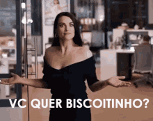 a woman in a black dress is standing in front of a glass door with the words vc quer biscoitinho written on it