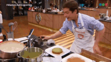 Saltando Gaston Dalmau GIF - Saltando Gaston Dalmau Master Chef Argentina GIFs