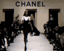 Chanel Aesthetic GIF - Chanel Aesthetic Marching GIFs