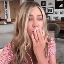 Jennifer Aniston GIF - Jennifer Aniston Kiss GIFs