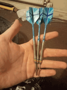 Watch The Darts On You Tube GIF - Watch The Darts On You Tube GIFs