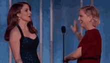 Tina Fey Amy Poehler GIF - Tina Fey Amy Poehler Golden Globes GIFs