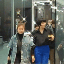 Hyena Kim Hye Soo GIF - Hyena Kim Hye Soo Walking GIFs