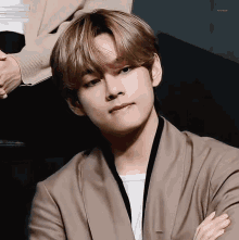 a close up of a person with their arms crossed and the word vwonnie visible