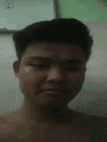 Bậy Selfie GIF - Bậy Selfie Head Shake GIFs