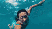 Swimming Lizzy Capri GIF - Swimming Lizzy Capri Bubbles GIFs