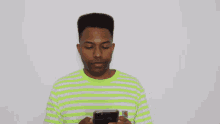 Black Prez Shocked Phone GIF - Black Prez Shocked Phone Texting GIFs