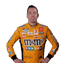 pointing right kyle busch nascar to the right over there