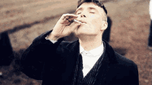 Smoke Tommy Shelby GIF - Smoke Tommy Shelby Peaky Blinders GIFs