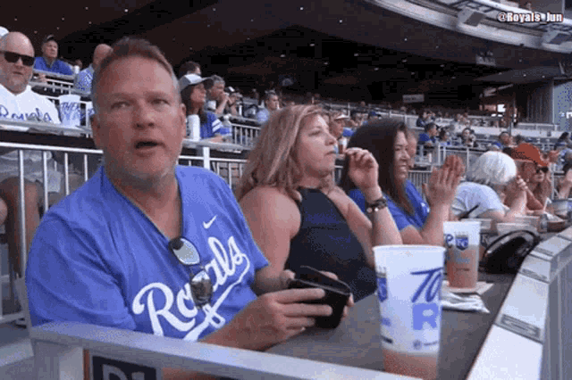 Kansas City Royals fan heats up internet with flaming wallet