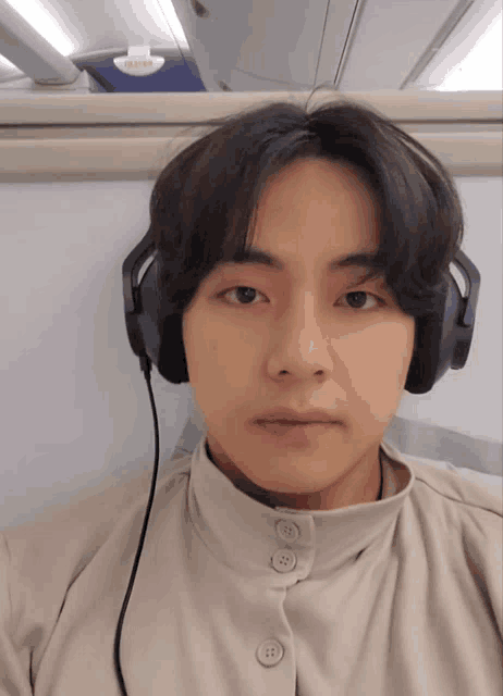 Kkyulfi Taehyung Headphones GIF Kkyulfi Taehyung Headphones Tae Headphones Discover Share GIFs