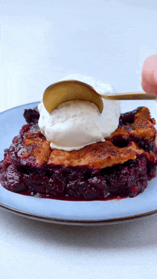 Blueberry Pie Vanilla Ice Cream GIF - Blueberry Pie Vanilla Ice Cream Dessert GIFs