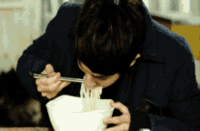 Lee Joon Eating Ramyun GIF - Lee Joon Eating Ramyun Maggie GIFs