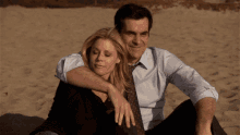 Modern Family Modern Family Phil And Claire GIF - Modern Family Modern Family Phil And Claire Modern Family Phil And Claire Beach GIFs