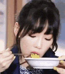 eat noodles