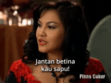 a woman says " jantan betina kau sapu " while wearing a red top