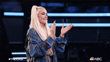 Clapping Gwen Stefani GIF - Clapping Gwen Stefani The Voice GIFs