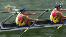 Rowing Nicolete Ancuta Bodnar GIF - Rowing Nicolete Ancuta Bodnar Simona Radis GIFs