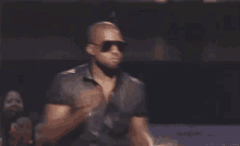 Acontece Kanyewest Dardeombros Melhoresfamilias GIF - It Happens Kanye West Shrug GIFs