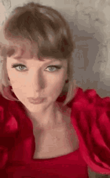 Sourfolk Taylor Swift GIF - Sourfolk Taylor Swift GIFs