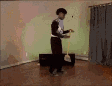Dave Chappelle Dancing GIF - Dave Chappelle Dancing Broom GIFs