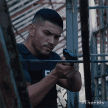 Look Over Miguel Gomez GIF - Look Over Miguel Gomez Fbi Most Wanted GIFs