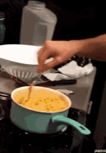 cooking mac and cheese food hungry cook