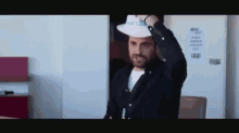 Dans Ton Cams Chapeau GIF - Dans Ton Cams Chapeau Combal GIFs
