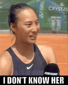Zheng Qinwen I Dont Know Her GIF - Zheng Qinwen I Dont Know Her Tennis GIFs