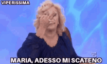 a woman is saying maria adesso mi scateno on a television show .