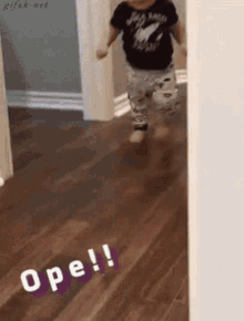Ope Disappear GIF - Ope Disappear Oops GIFs