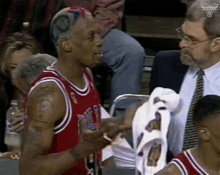 I Dont Know Phil Jackson GIF - I Dont Know Phil Jackson Scottie Pippen GIFs