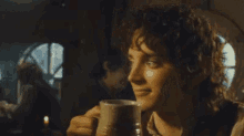 Cheers Frodo Baggins GIF - Cheers Frodo Baggins Drinking GIFs