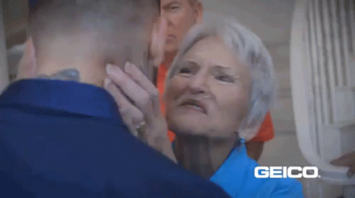 Внук полизал. Бабушка поцелуй. Бабушка целует. Старуха гиф. Бабушка Norma.