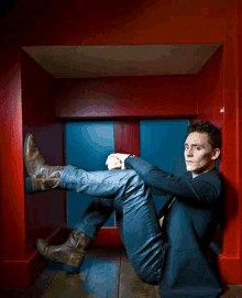 Tom Hiddleston GIF - Tom Hiddleston GIFs