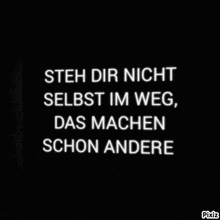 a black background with white text that says " steh dir nicht selbst im weg das machen schon andere "