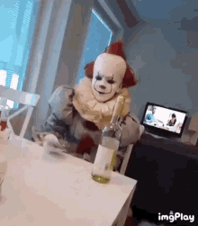 Pennywise No Text Back GIF - Pennywise No Text Back Drunk GIFs