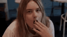 camille rowe camille model frenchie eating