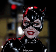 Michelle Pfeiffer Meow GIF - Michelle Pfeiffer Meow Catwoman GIFs