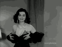 Vintage Beautiful Girl GIF - Vintage Beautiful Girl Heart Beating Fast GIFs