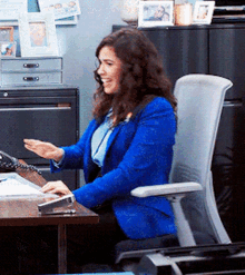 Superstore Amy Sosa GIF - Superstore Amy Sosa Spinning GIFs