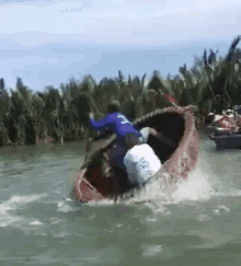 ベトナム　船　激しい　はげしい GIF - Vietnam Boat Wild GIFs