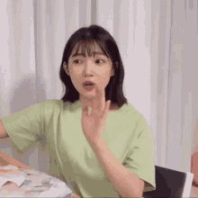 Yukika Explaining GIF - Yukika Explaining Femcel GIFs
