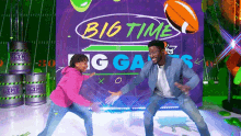 Give Me A Low Five Dylan Gilmer GIF - Give Me A Low Five Dylan Gilmer Nate Burleson GIFs