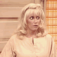 Suzanne Somers Chrissy Snow GIF - Suzanne Somers Chrissy Snow Threescompany GIFs